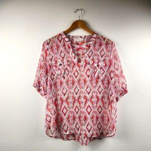 Vince Camuto Boho Sheer Diamond Print Blouse Pink & White V-Neck Size Medium
